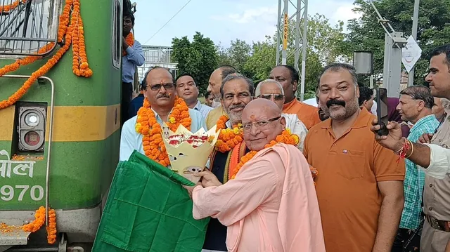 मेरठ वालों के लिए खुशखबरी! दिल्ली-हरिद्वार एक्सप्रेस ट्रेन का सकौती टाड़ा स्टेशन पर मिला स्टापेज
